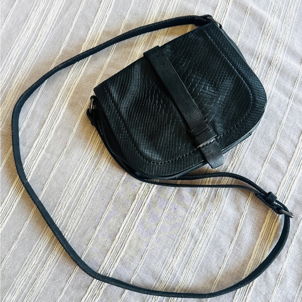 LIEBESKIND Berlin Dawn Waxy Snake Saddle Crossbody Bag | Black Leather
